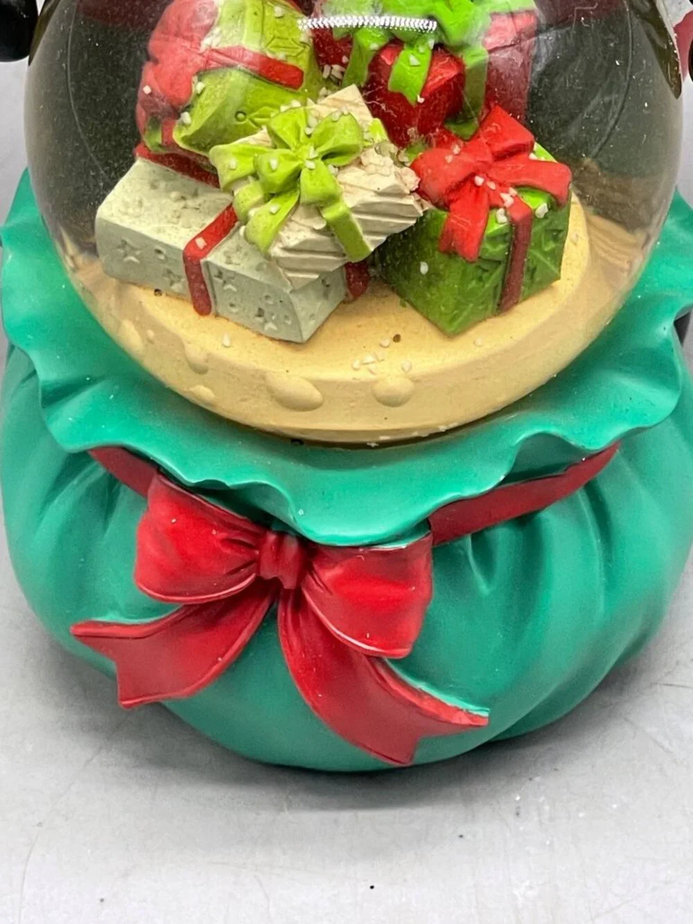 Christmas Santa snow globe figurine Santa bag present red green resin 6.5